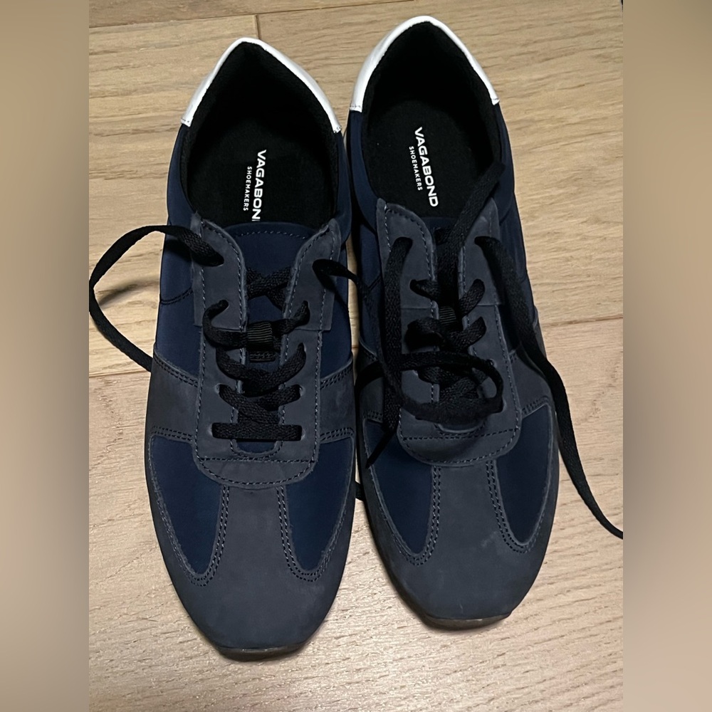 Vagabond Yasmin Navy and White Women's Sneakers NWOT 39 - Picture 2 of 4